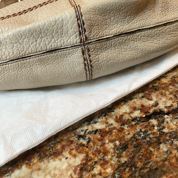 Cromia cream pebble leather Italian hobo excellent cond. - Picture 6 of 15